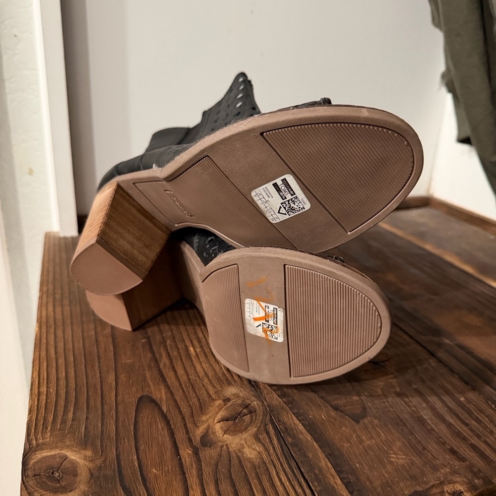 NWT Toms Majorca Perforated Peep toe Ankle Booties - Picture 7 of 7